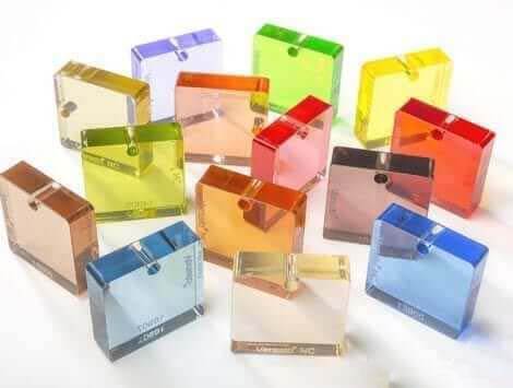 ورق های رنگی آکریلیک